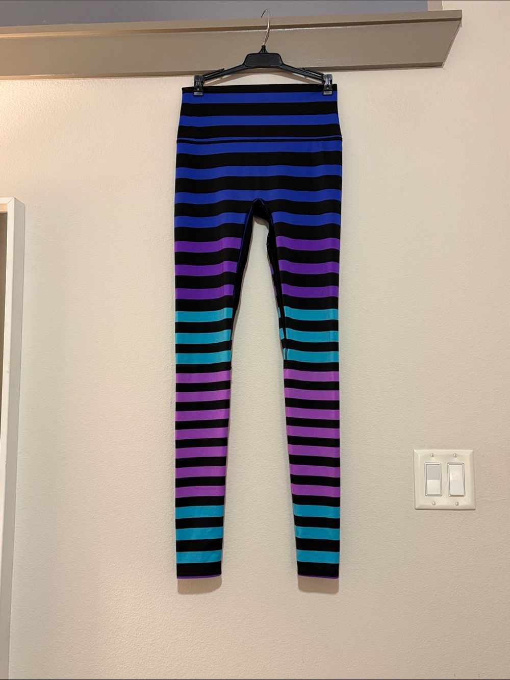 K-DEER Blue/Purple Multicolor Stripe Leggings SZ L EUC